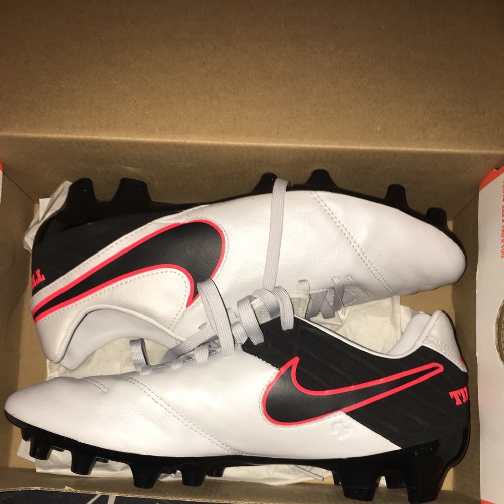 Nike Tiempo Mystic v FG Soccer/fútbol shoes
